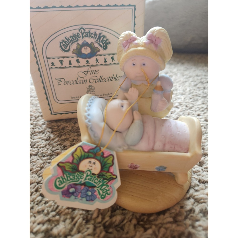 Vintage 1984 Cabbage Patch Kid Figurine "Getting Acquainted" #5014 w/ Box & Tag